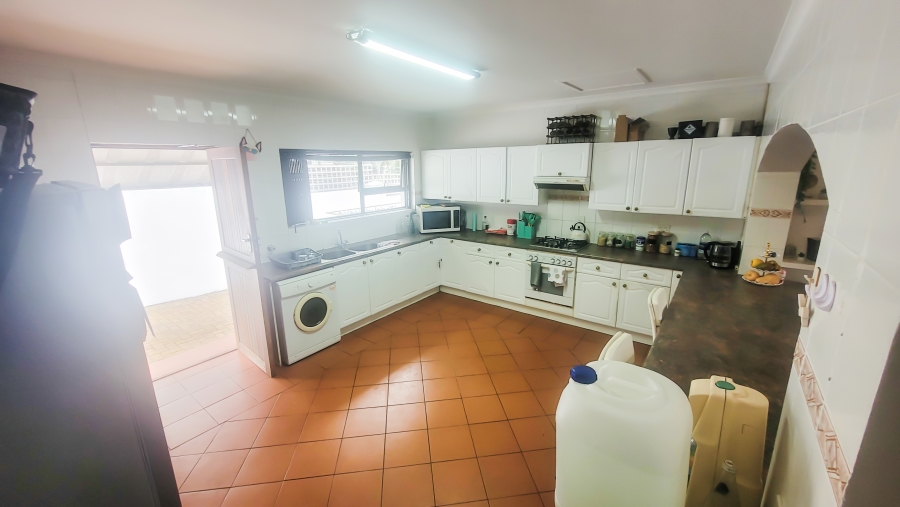 6 Bedroom Property for Sale in St Francis Bay Village Eastern Cape
